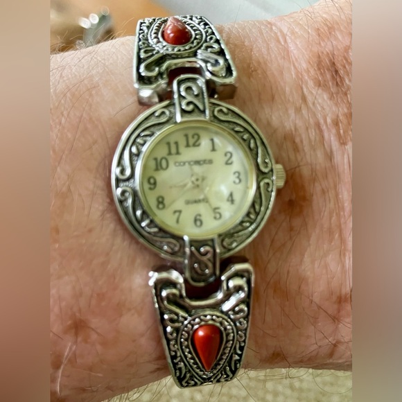 Vintage Concepts in time New York Stainless Steel Silver and Red Stone Watch - Picture 1 of 16